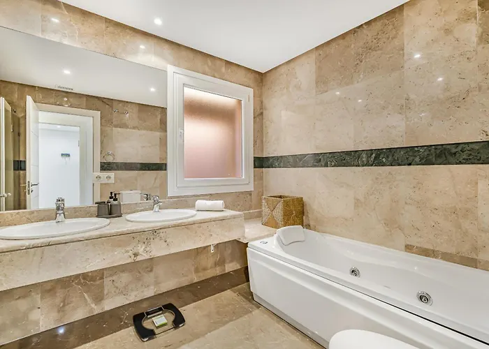 Vista Real - 1 Bedroom By Finest شقة ماربيا